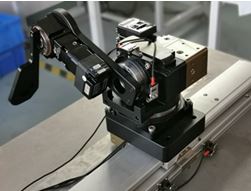 リニアおよび垂直回転ロボットアーム
